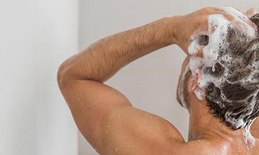 man using organic shampoo